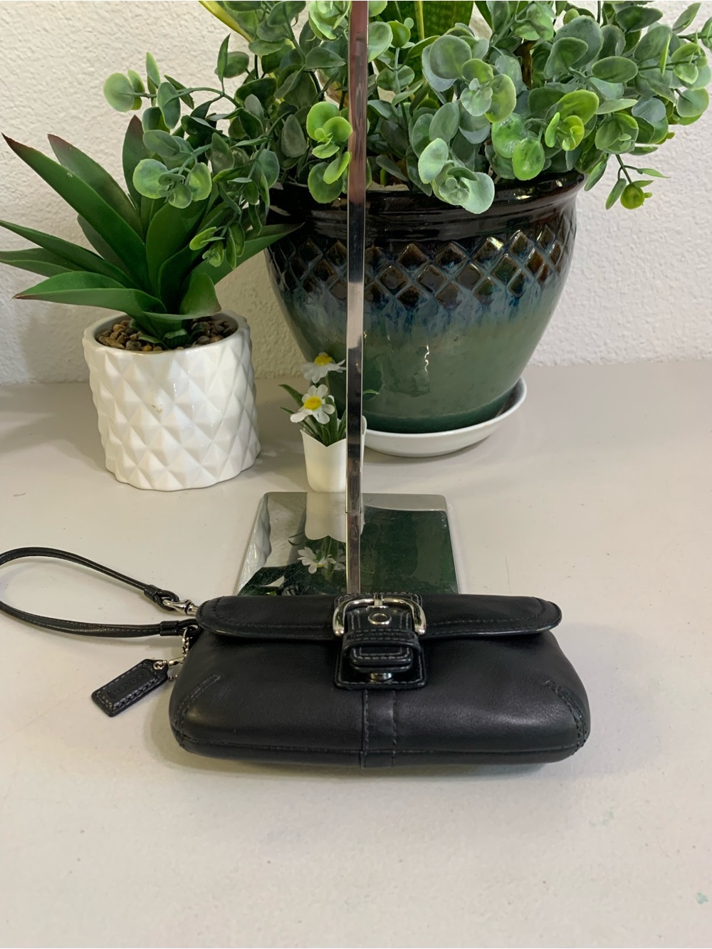 💕💕Coach Black Leather Wristlet Clutch with Buckle Accent - Picture 6 of 11
